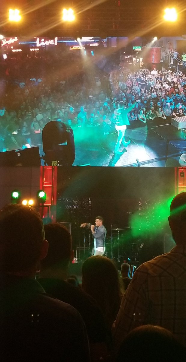 derriankratz's tweet photo. Had a blast last night at #HCNKC and got some great pics of @Michaelraymusic I have robsaybi missed taking concert pics. It brought back good memories and @djlazerkc was killin' it at  @PBRBigSkyKC all night https://t.co/25ZEFxrLTE