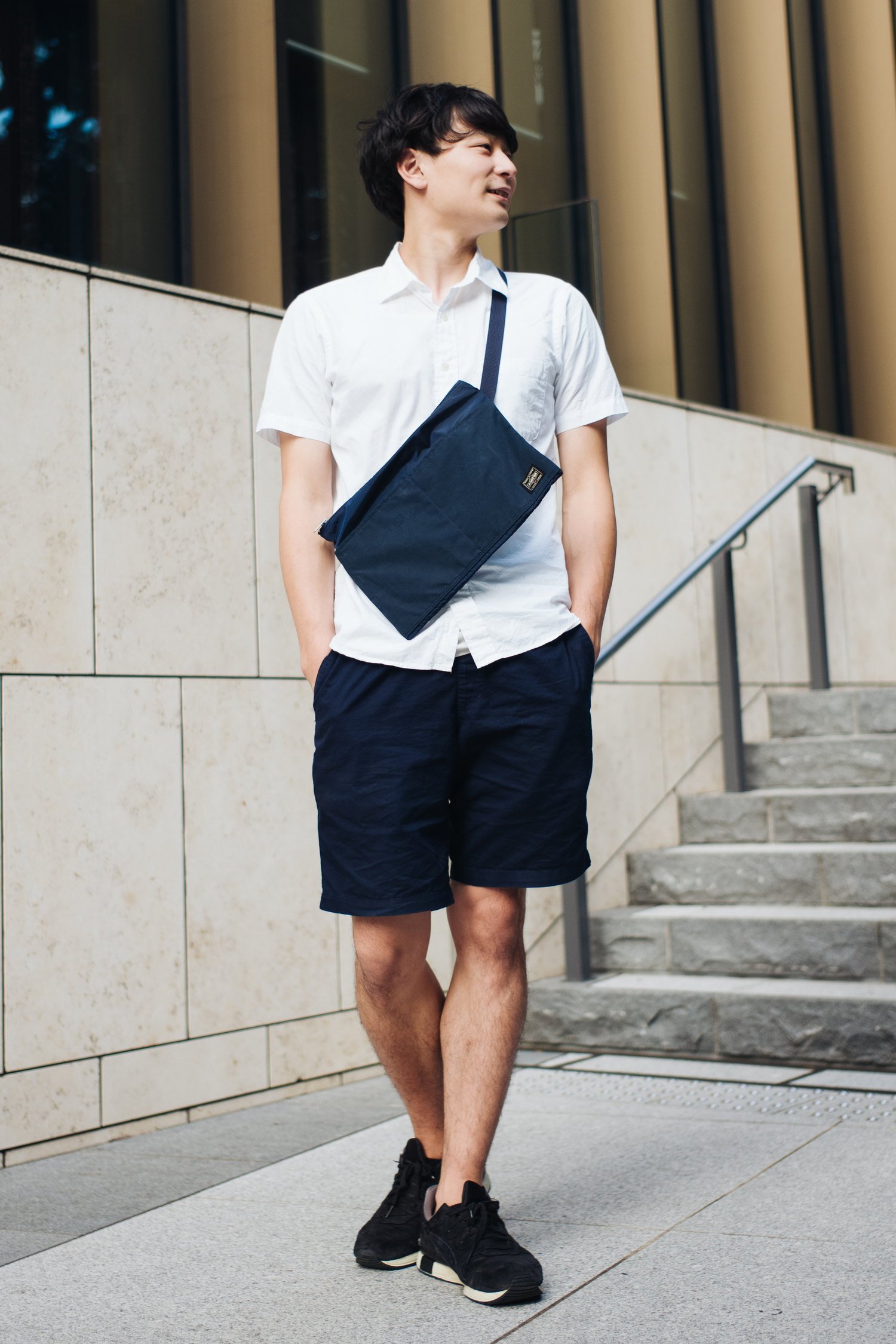 トバログの人 鳥羽恒彰 ついに Ipad や Surface Go などのタブレット端末を持ち歩けるサコッシュを買ったのでレビューしました Hhkb Bt も入る Ipad や Surface Go を気軽に持ちだす ポーターのサコッシュ Porter Terra Shoulder Bag レビュー