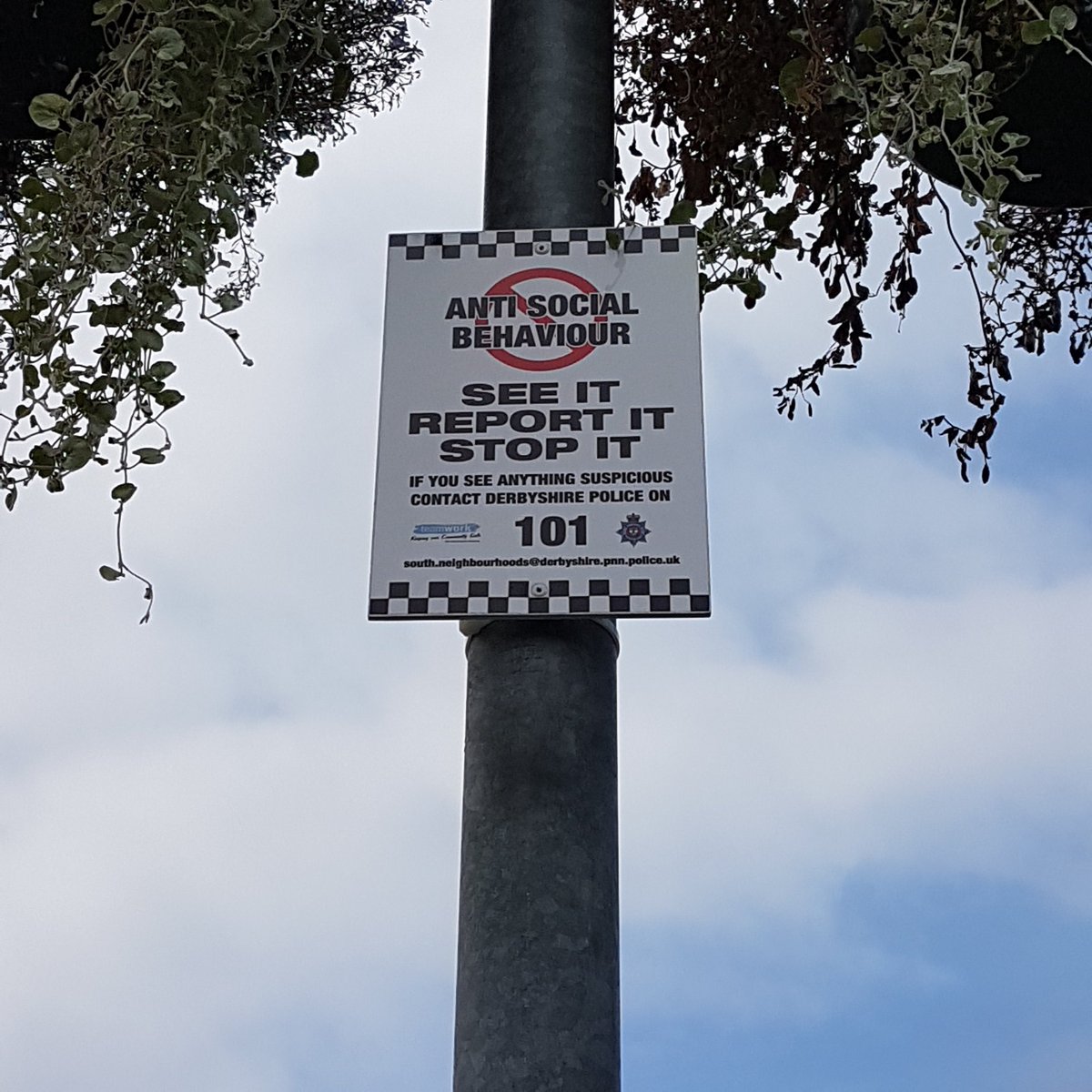 NhallMwaySNT's tweet image. Anti Social Behaviour signs put up today at Newhall Park, please report any ASB at the time you see it happening on 101.  #CommunityIssues #CommunitesWorkingTogether