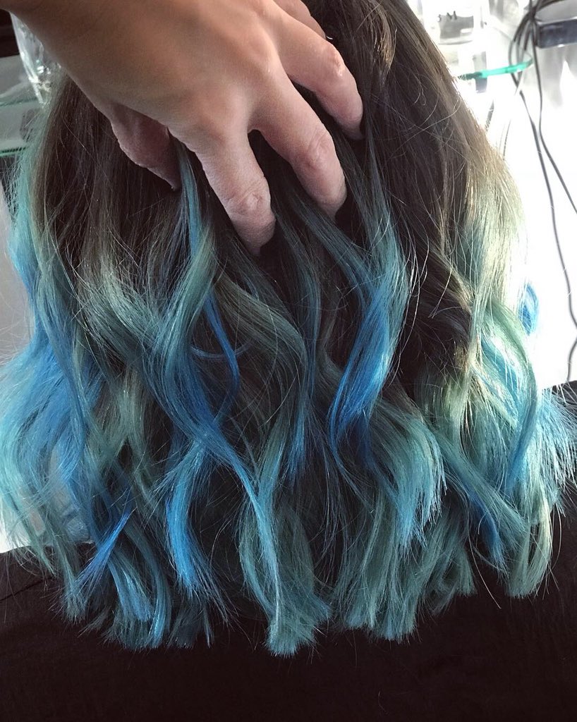 VedaHairSalon's tweet photo. β’ Something New & Something B L U E β’ @wellaeducation @wellahair @marinoo9212 @olaplex @olaplexuk #Balayage #ColourCreate #ColourFresh #WellaHair #BlueLife #Lob #Olaplex #SomethingFun https://t.co/xVRznwAN6g
