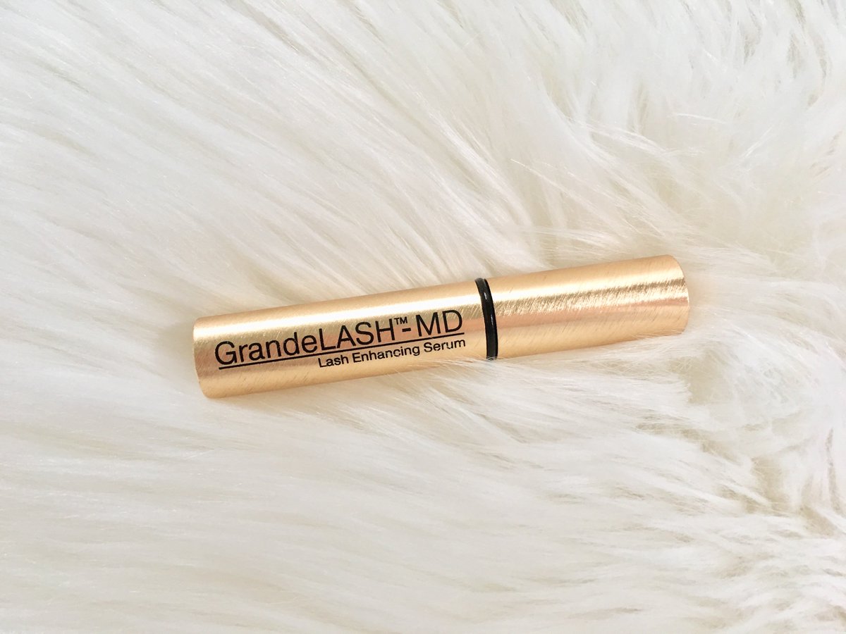 LivingInNormal's tweet photo. I have discovered the perfect eyelash growth serum that will give your eyelashes the boost they need to be longer, fuller, and darker. Check out Living in Normal at https://t.co/34gTHVKcdD for all the deets!! #eyelashgrowthserum #beautyproducts https://t.co/AgIZ6gSL49