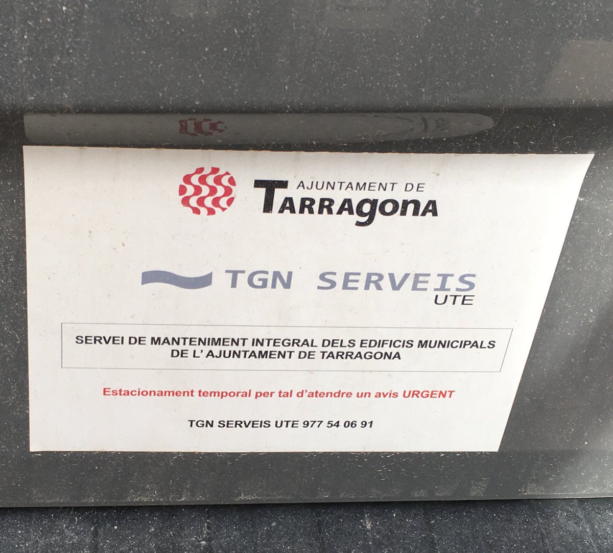 Umpapdclos's tweet photo. Sembla que la presència continuada no es referia a la guàrdia urbana si no als vehicles de @TGNAjuntament. Foto de la sortida d’aquest migdia. https://t.co/Vx1A2TikvJ