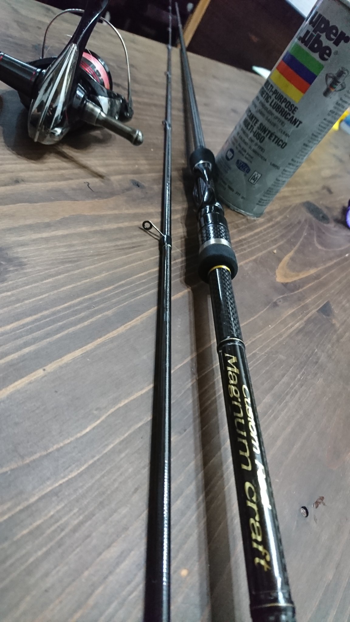 どんちゃん 明日行けるかもだから一年ぶりにロッドをフキフキ 量ると8 3fで86グラムやった今やったらまだ攻めれるな マグナムクラフト サクラマススペシャル Superlube 秋イカ エギング T Co Injzzk5rx8 Twitter
