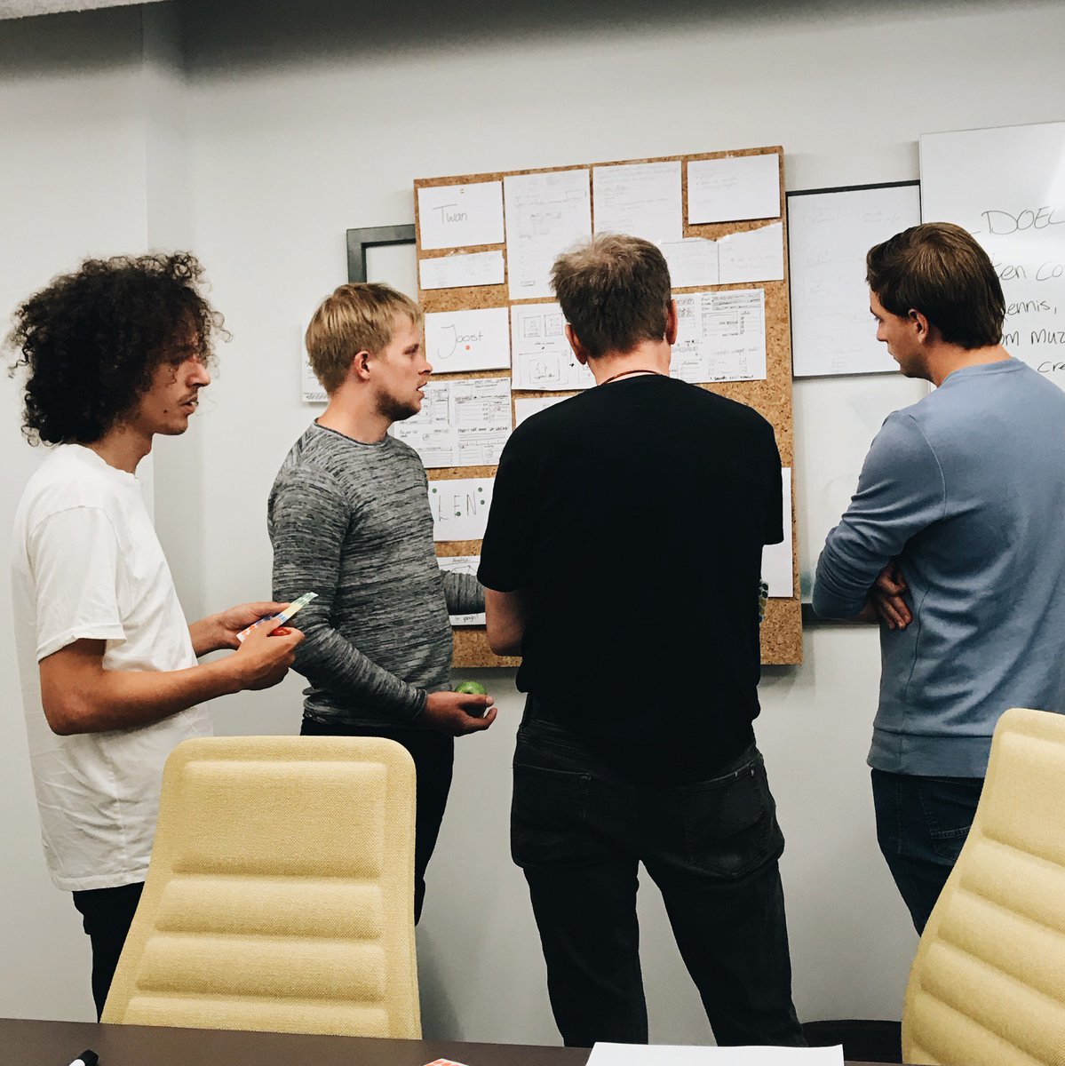 In just five days we've thought up, created and tested a prototype for a digital solution with Colin Benders (Kytopia) and his team. Find out how you can give this a go by asking us about a design sprint! 🧐 #designsprint #digitalagency #prototype #pressurecooker