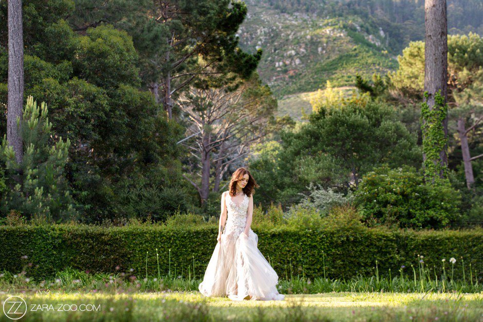 zarazoo's tweet photo. This styled shoot was inspired by the beautiful Anna Georgina Wedding gowns and Delft Blue. Have a look https://t.co/Y304oCZAb2 https://t.co/VOHb6slN1t