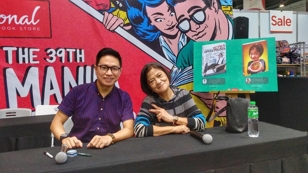 stanleychi's tweet photo. Salamat sa mga nagpunta kanina sa book signing namin. <3 
#MIBF2018 #OfficePetiks #AlingVicky https://t.co/T4i5gPMeBE
