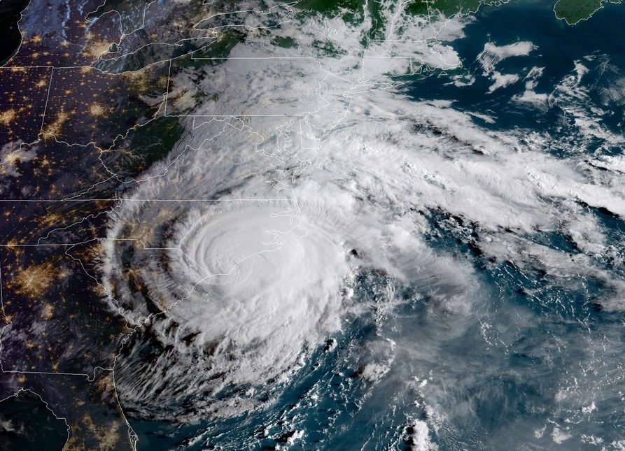 business's tweet photo. Hurricane Florence makes landfall near Wrightsville Beach, North Carolina. Here's the latest https://t.co/YBhl2TOtw9 #HurricaneFlorence https://t.co/jCNOExZIQV