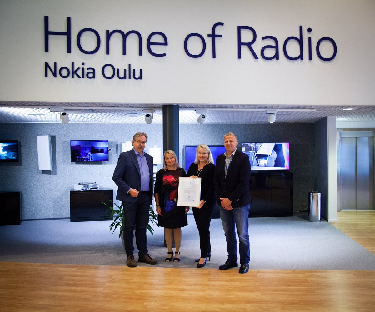 Syksyllä Oulussa lukion aloittaneista nuorista 65% valitsi pitkän matematiikan. Nokia Oulu sai tänään Oulun kaupungilta mieluisan tunnustuksen pari vuotta jatkuneesta työstä nuorten kannustamiseksi pitkän matematiikan ja ICT:n uralle. #G4G #nokia #nokiaoulu #chooseICT