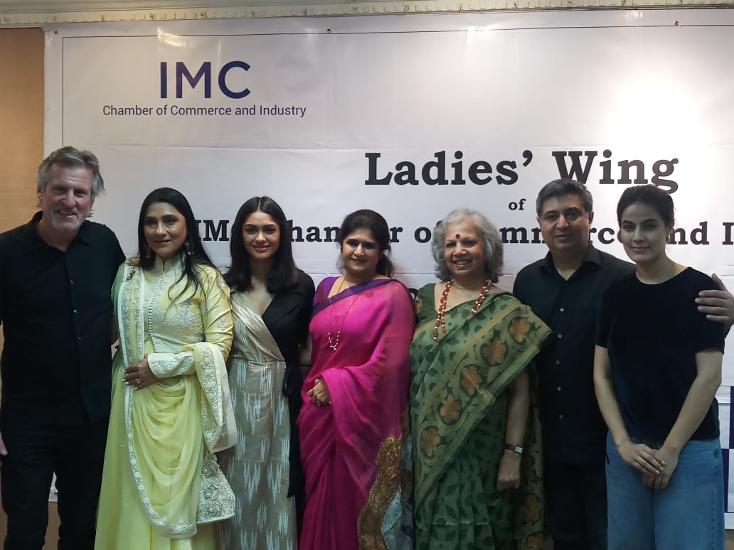 #LoveSonia girls <a href="/mrunal0801/">Mrunal Thakur</a> and <a href="/riyasisodiya071/">riyasisodiya</a> along with #DavidWomark, <a href="/ThakareShalini/">Shalini Thackeray</a> and director #TabrezNoorani have a hearty conversation at #IndianMerchantChember. 
#AgainstAllOdds <a href="/imcladieswing/">IMC Ladies Wing</a>