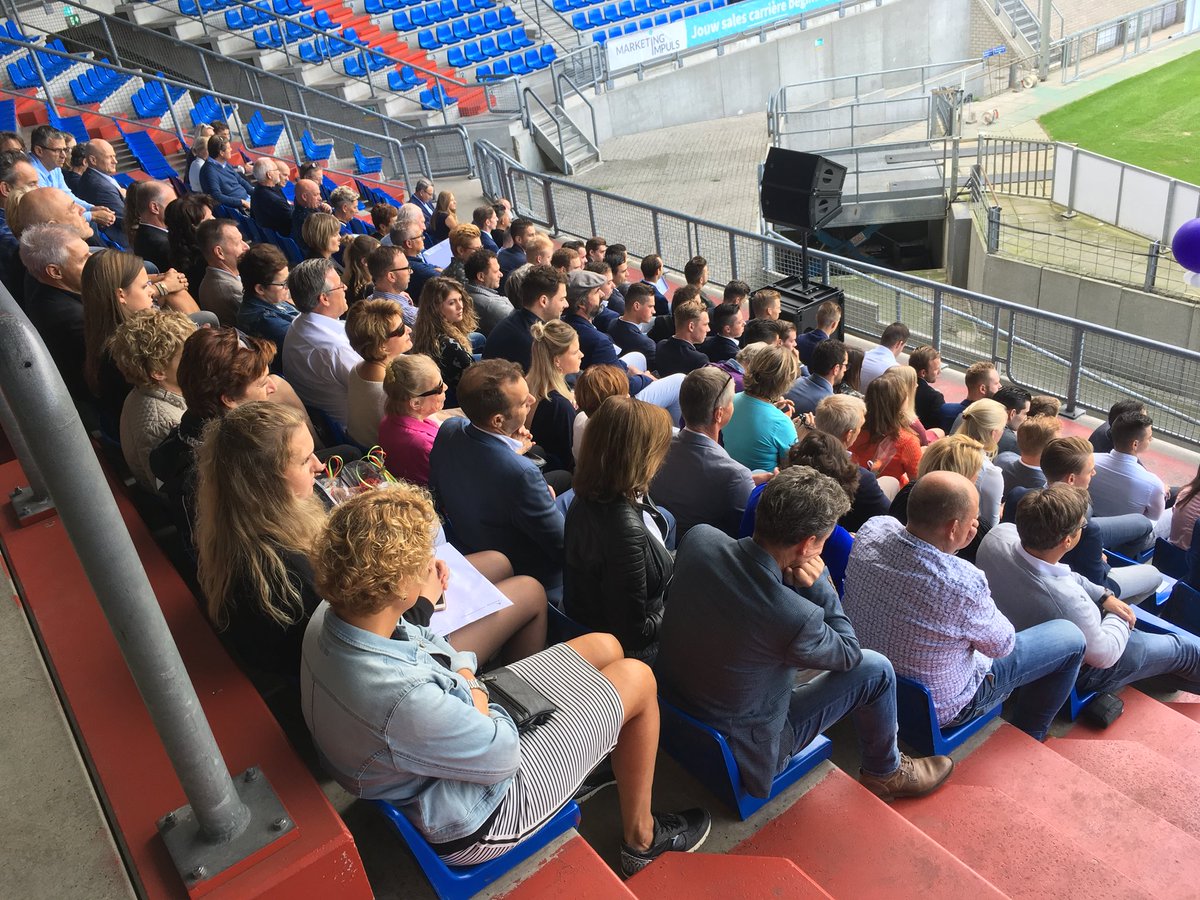 Diploma-uitreiking <a href="/SPECO/">SPECO</a> in stadion <a href="/WillemII/">Willem II</a>. <a href="/Fontys/">Fontys</a> <a href="/FEHTILBURG/">Fontys Economische Hogeschool Tilburg</a>