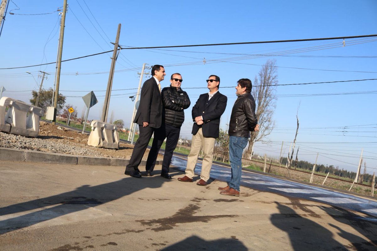 Muni_Curico's tweet photo. Un hito importante para la ciudad se concretó hace pocos instantes. @JavierMAlcalde y constructora Independencia habilitaron el tránsito desde sector Rauquén hacia El Boldo, a través de la apertura de la continuación de avenida Amsterdam hacia la Av. Juan Luis X. https://t.co/BTscpOdiJe