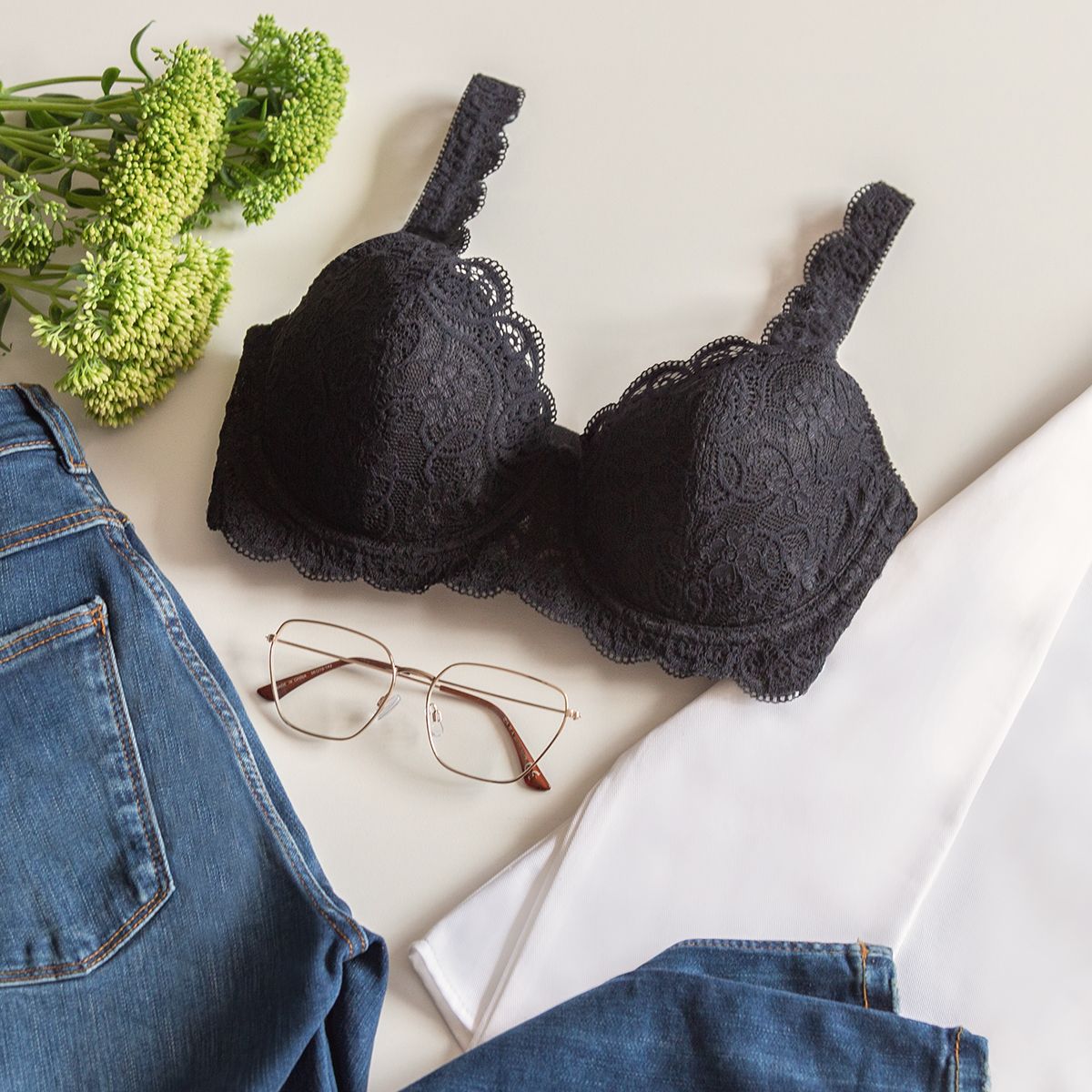 Triumph_Es's tweet photo. Añade un toque de seducción a tu aspecto cotidiano. Descubre nuestra serie #Amourette300: https://t.co/SfA2p1UUkW https://t.co/etW4rv5F4R