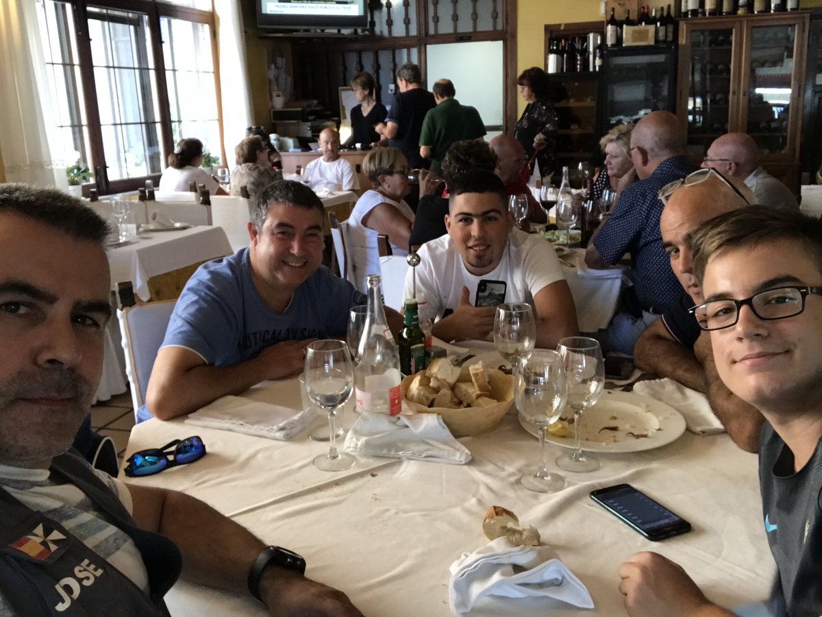 ea9e_jose's tweet photo. Paramos para “repostar” estamos cerca ya de #Ávila y de @IberRadio la expedición de @Ed9eTeam disfrutando de un finde entre amigos #ea9acp #ea9acl @Ea9cdK @ea9urc https://t.co/zw14BSFACv