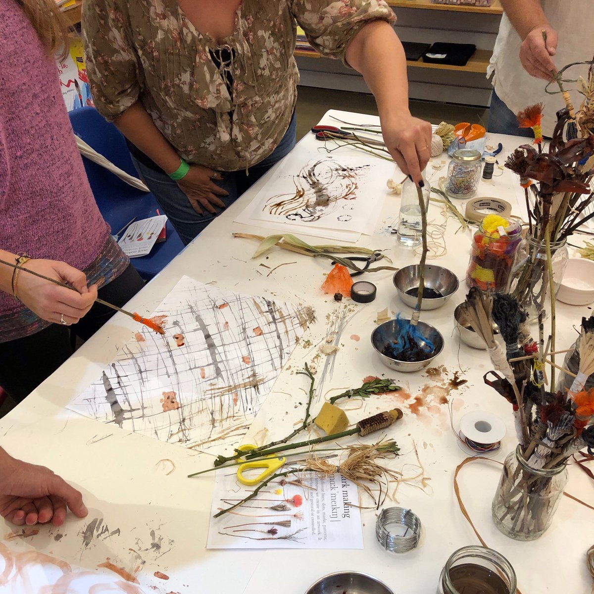 spottedhyenas's tweet photo. Another lovely group at yesterday’s workshop
Thanks @CASSART Islington
Our next Workshops
20 & 27 September
@CASSART
Book online Eventbrite
https://t.co/NVPyXgxMxy
#brushmaking #naturalinks #botanicalinks #cassart #nature #handmadebrushes #naturaldyes #markmaking #experiment https://t.co/UY0QlTFEst