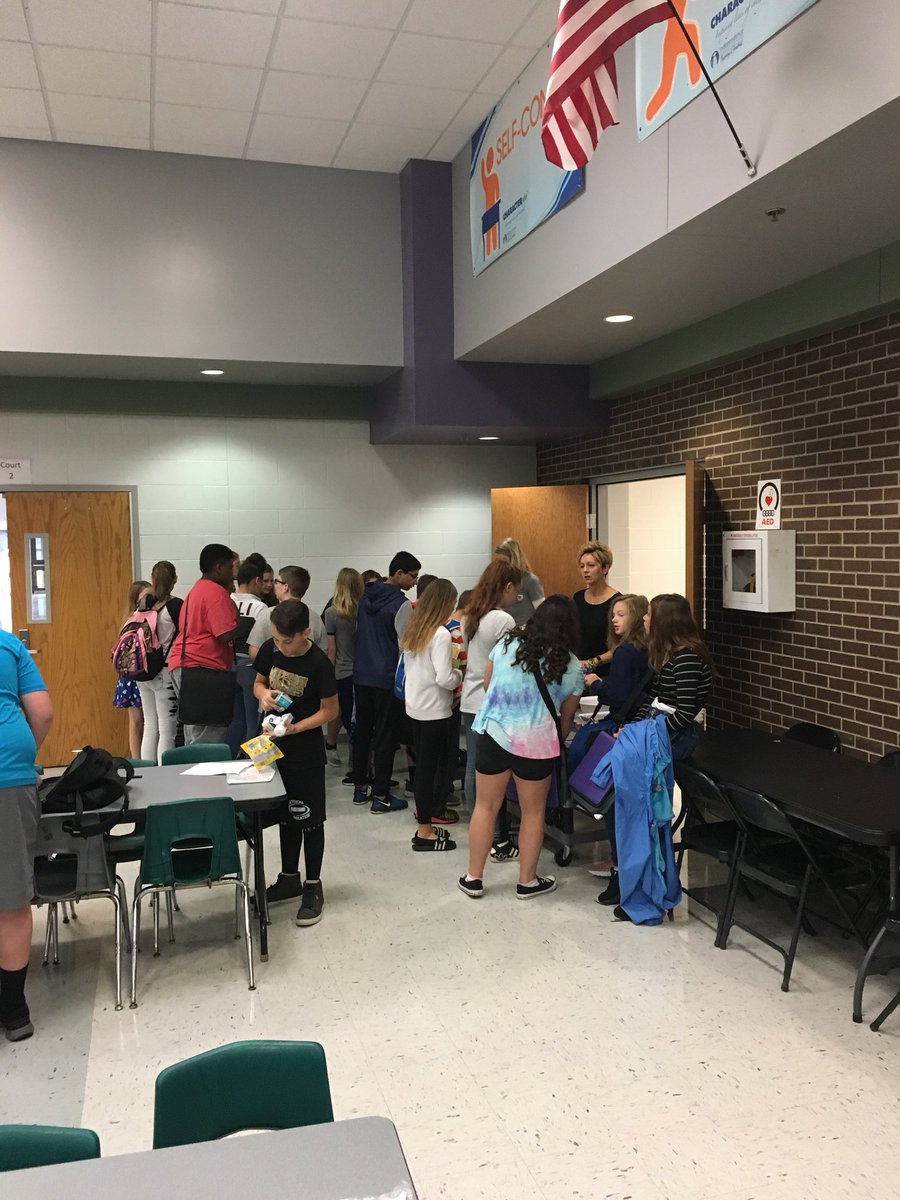 PioneerRidge_MO's tweet photo. The STAR bucks store is open this morning and students are cashing in there PBIS bucks for rewards.  Good behavior and following expectations has its rewards.  #pioneerpride https://t.co/HL0aTVSnCr