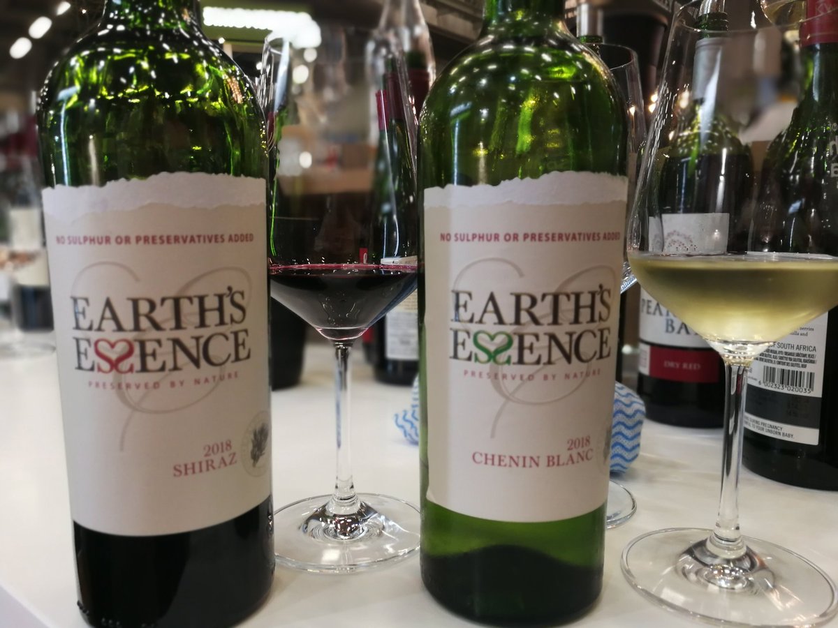 GuyWebber's tweet photo. #sulphitefree is not merely a wine fad. These two are proof. Smart wines from the team at KWV. #capewine2018 @KWVwines https://t.co/68Pmzbk1aW