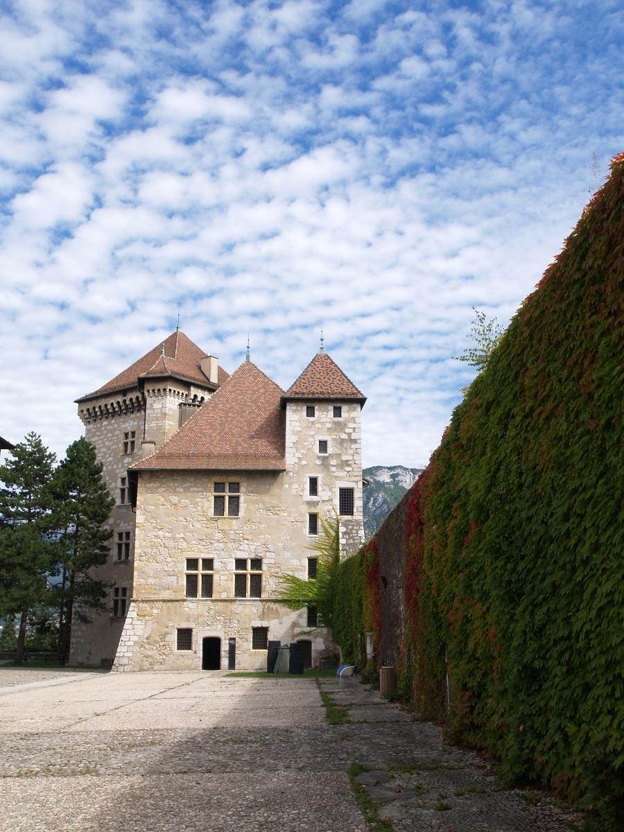 MuseesAnnecy's tweet photo. Samedi 6 et dimanche 7 octobre, c'est la Fête de la Science ! Pour l'occasion, le Château d'Annecy est gratuit. Au programme : visites commentées, animations et observation astronomique.
https://t.co/oD3jzvecwu
#Annecy #HauteSavoie #MuseesAnnecy #FDS2018 @FeteScienceAura https://t.co/V466UZQzqk