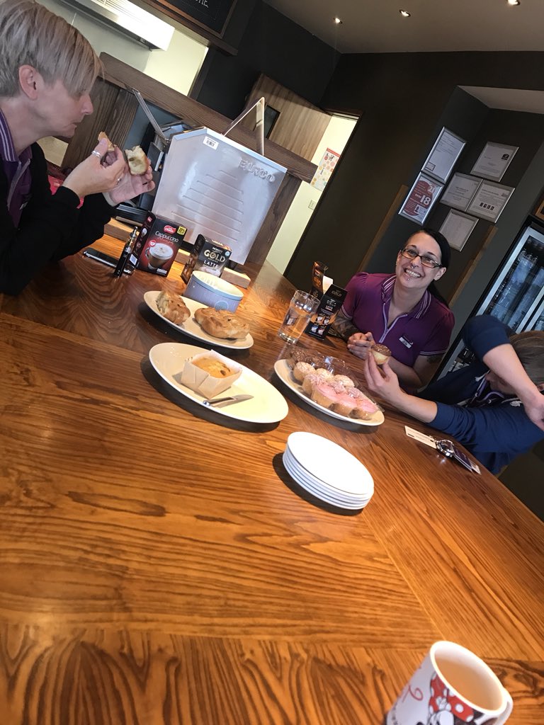emmap61's tweet image. #DayFour of @pi_dudley #housekeepingappreciationweek Cake &amp;amp; Coffees for the HK team and celebrating the wonderful Irena our Housekeeping Superstar ❤️❤️❤️