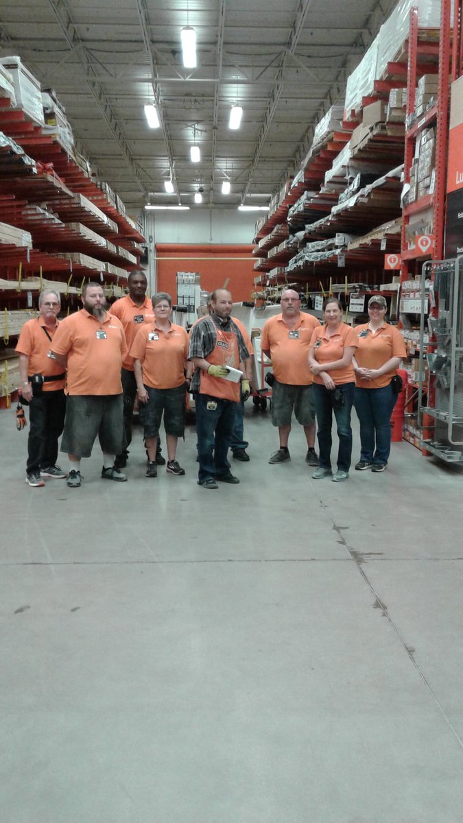 Billytm2's tweet photo. #3814 Met giving out Homer Awards to store associates Bev in receiving and to Matt in lumber for their great partnership. @JRMethodCB @geraldrmullins @EVornheder @MandieWehn1 @tonya_wolfe https://t.co/WjsuUCdmBO