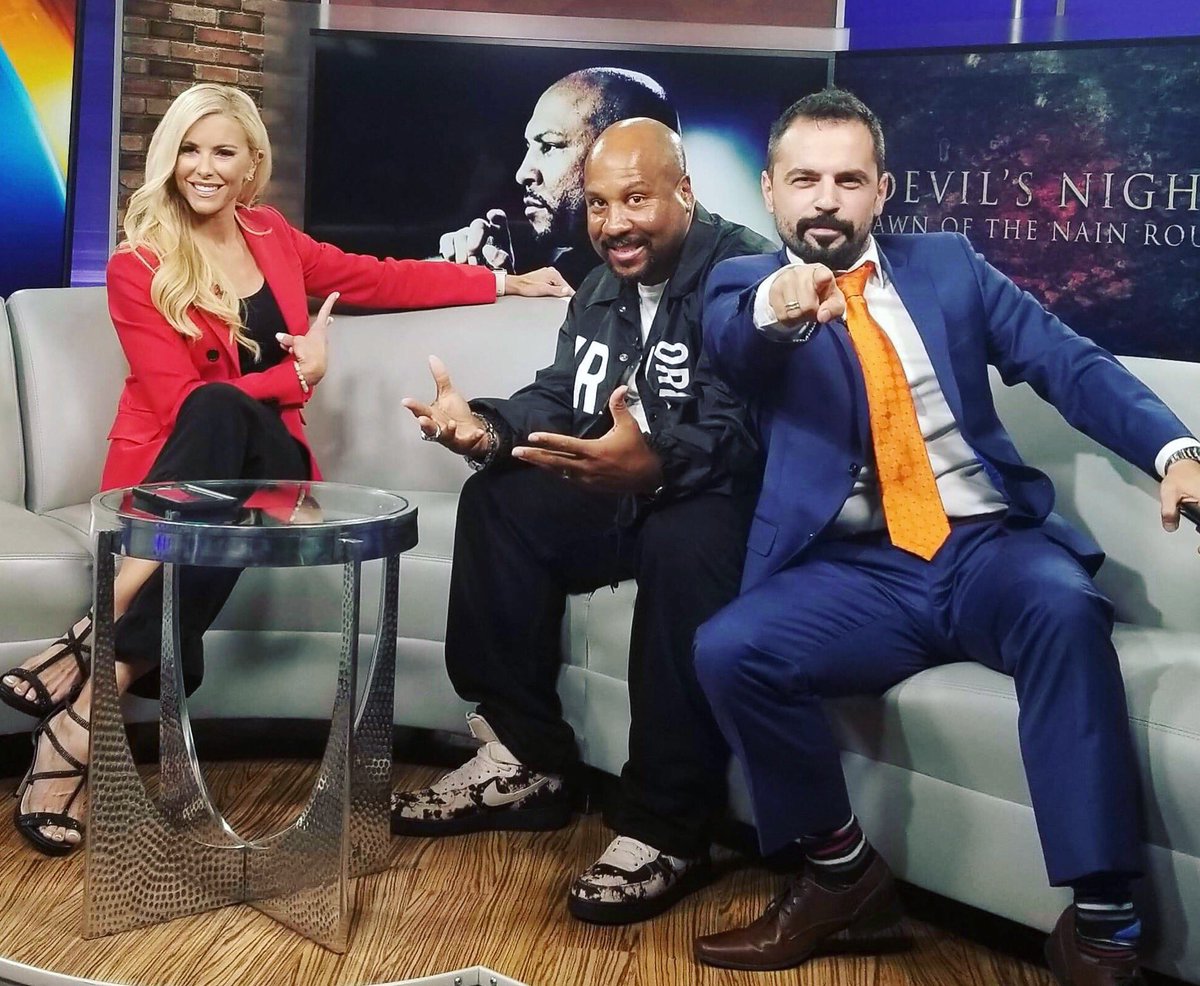 AmyAndrewsFOX2's tweet image. Hanging with my friends @McVayD12 and @SamLoganK with your first look at Swifty’s new video for the movie “Devil’s Night Dawn of the Nain Rouge”.