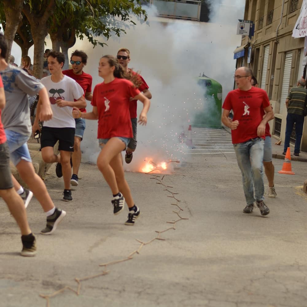 correfocsfc's tweet photo. Moltes gràcies a tots els que heu vingut a la corretraca!!! 🏃💥💥💥
Us esperem a les 20:30h al correfoc infantil🔥
Salut i foc🐴👻♥️
#fmCodines18 #sfcFM #correfoc #corretraca #folletifantasma #sfc812 #codigram #festamajor https://t.co/yuNcLBAYuc