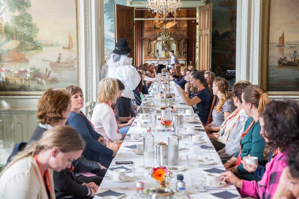 Culinair@theCastle: stijlvol dineren in het historische Maarten Maartenshuis <a href="/zonheuvel/">Landgoed Zonheuvel</a> (na de vergadering). En rond de feestdagen zullen we het kasteel decoren in kersstijl #kerstborrel #kerstdiner landgoedzonheuvel.nl/restaurant/cul…