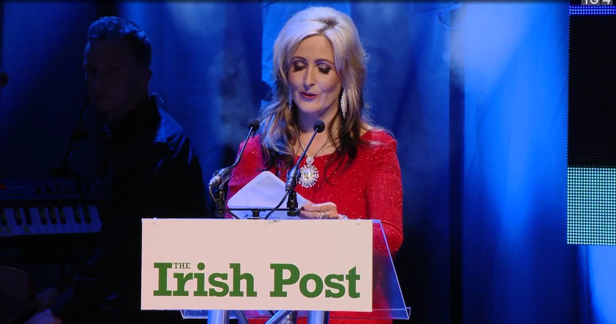 RosnaRun's tweet photo. An bhfaca sibh gurb í Bobbi Lee s’againne a bhronn an gradam ceoil tíre ‘amhránaí fir is fearr’ ag na Gradaim Ceoil Tíre an Irish Post?! #IPCMA

Féach ar líne ar an ócáid ar fad: https://t.co/f2Gd04QKYh Bhronn AnnaMaria an gradam thart ar uair &amp; ocht nóiméad, san fhíseán https://t.co/3WC53R1x2j