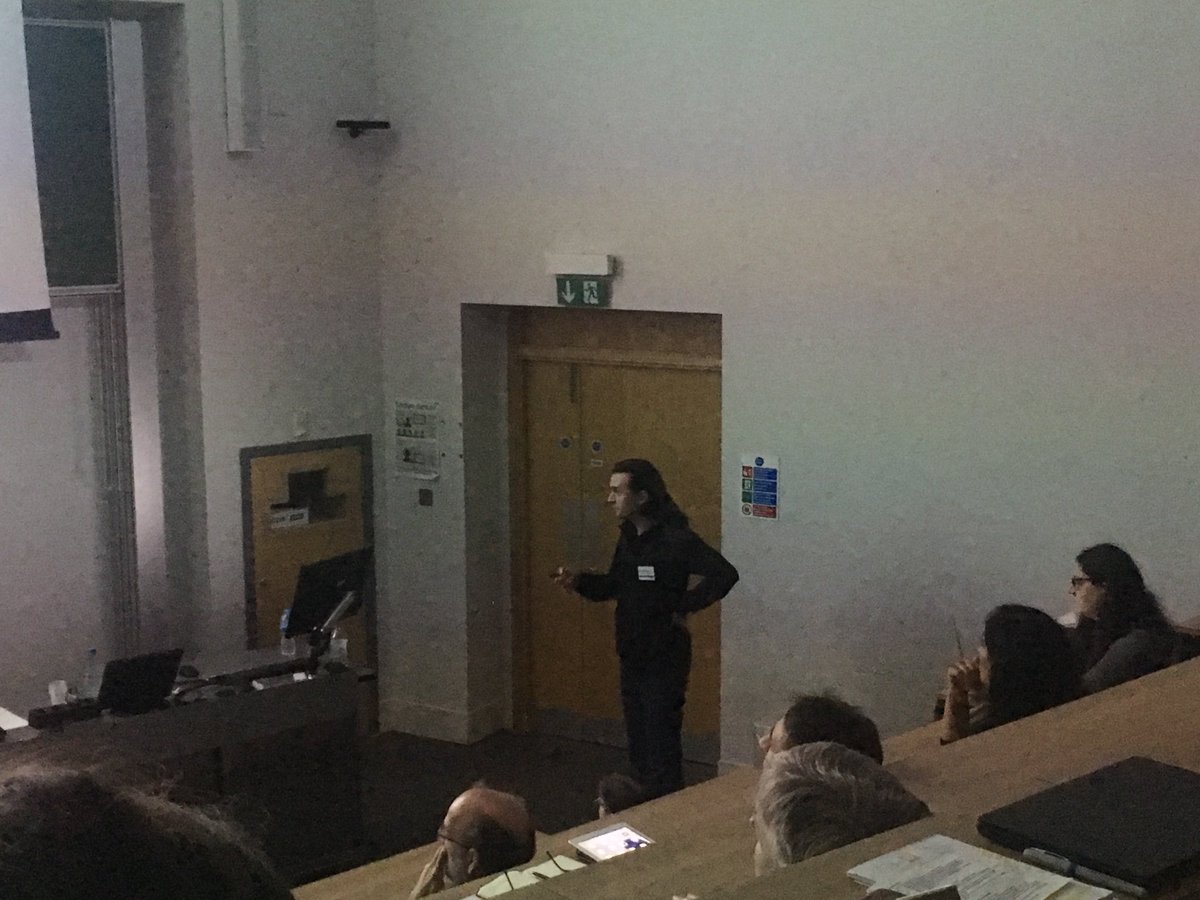 AGrigonyte's tweet photo. Prophage master Slawomir from @milja001 lab presenting at #warwickm4 https://t.co/0Od56tXntK