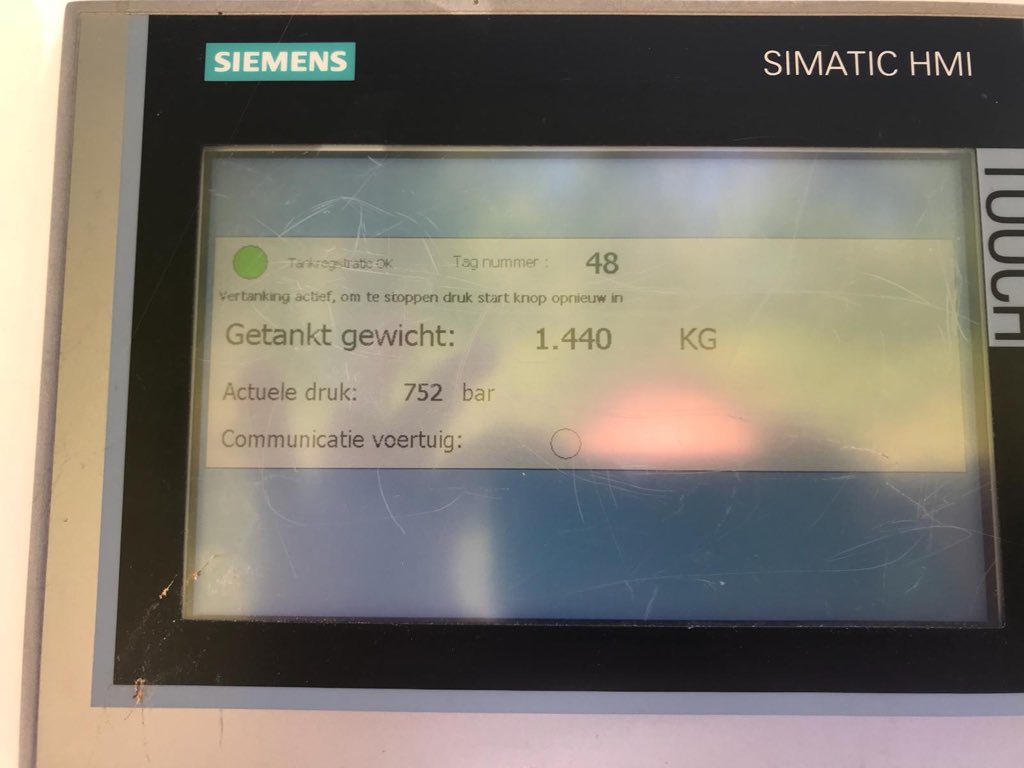 WaterstofNet's tweet photo. First Hyundai Nexo at our #hydrogen refueling station. Refill time 3 minutes, 666 km range (WLTP) and zero emissions. Delivered by #Oostendorpgroep @hyundainl @HyundaiEurope @gemeenteHelmond @AutoCampus_NLD https://t.co/KuN6kbSm3A
