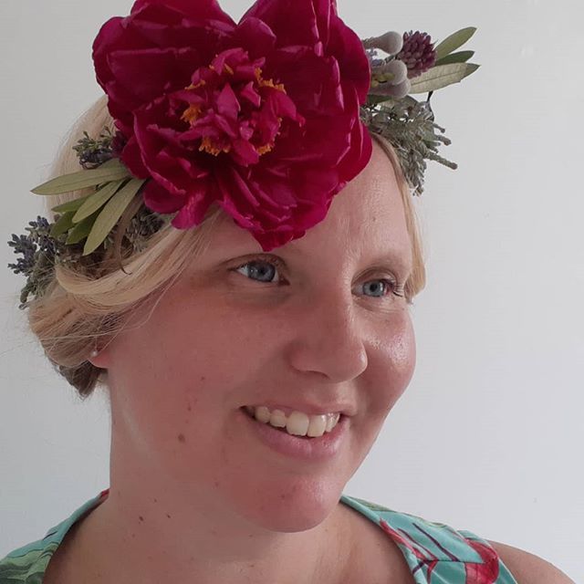 Hola Super Flowers! I'll be at Word on the Street- speaking Saturday at 11am at the Halifax Public Library. Can't wait to see You! <a href="/nimbuspub/">Nimbus Publishing</a> 
Celebrate @canadianflowersweek with your favorite floral farmer/designer/writer. Xo A
.
.
.
#atlanticbooks <a href="/hfx/">ED</a>… ift.tt/2xahEID