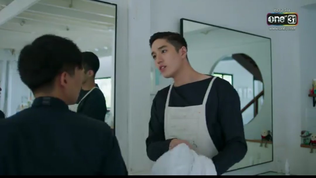 suwaraff's tweet photo. เป็นช่างตัดผมเอง ไม่ต้องหล่อขนาดนี้ก็ได้มั้ง #เลือดข้นคนจาง https://t.co/sqZ28EaA9c