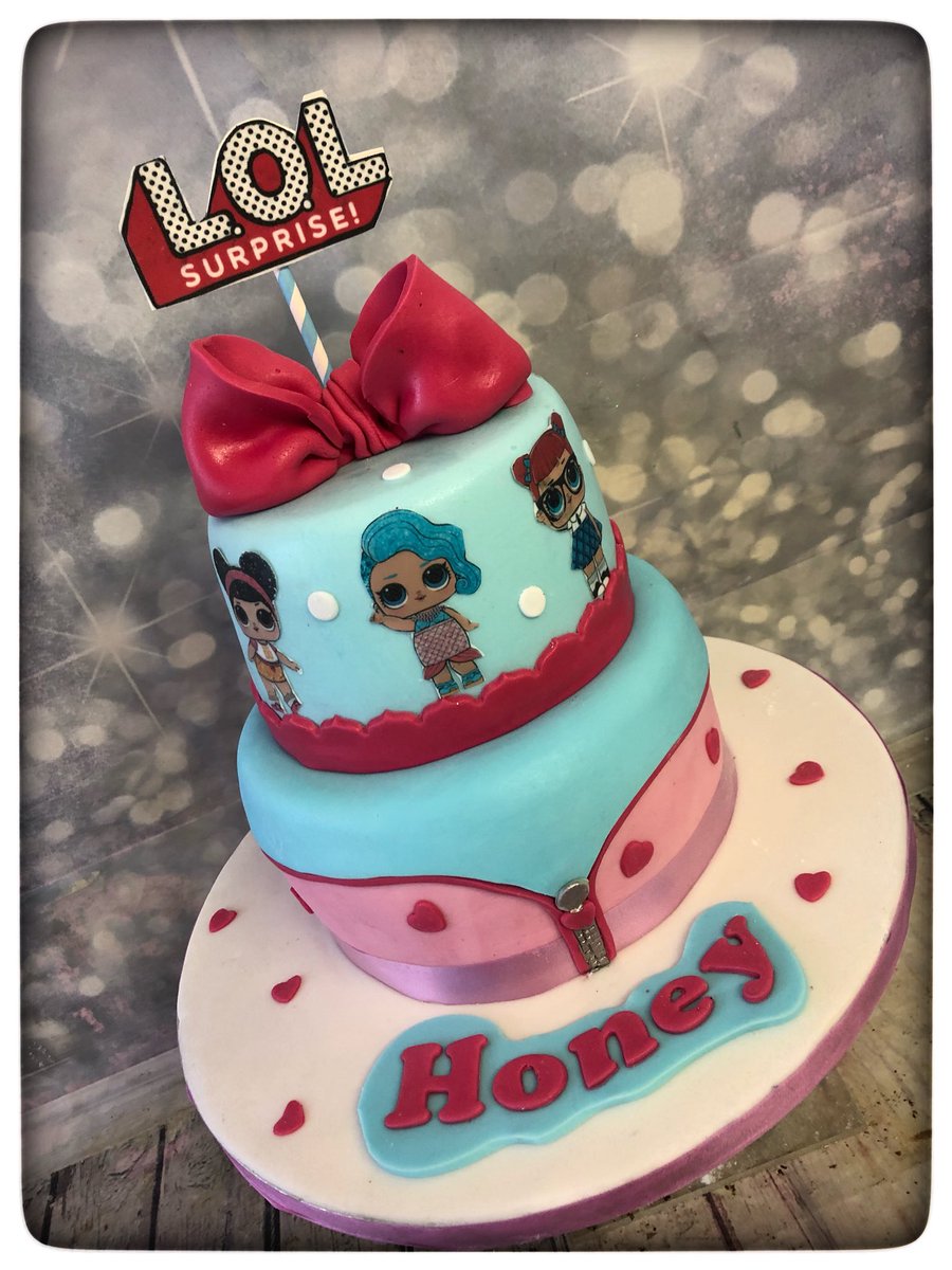 cakesbydesignnw's tweet photo. #caaaake https://t.co/CjHoGAI2zP