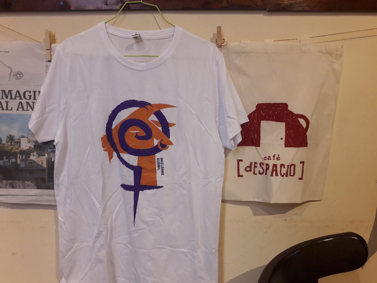 Camisetas exclusivas de Akelarre Guanil disponibles en el <a href="/CafeDespacio/">Café d'Espacio</a>