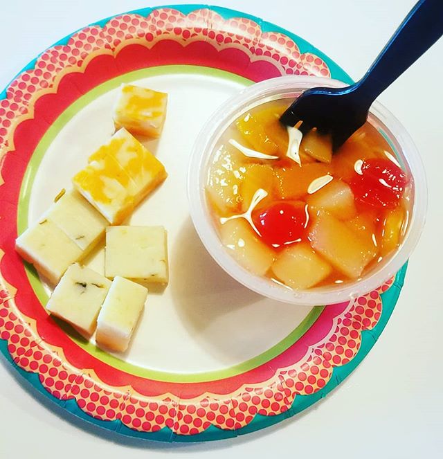 Lisa_Stauber's tweet photo. Feeling fancy over here with my cheese and fruit plate for lunch π
.
.
#lunchtime #workingmom #startuplife #eatingatmydesk #latergram #momboss #entrepreneurlife #desksnacks #friyay #fancy #theworkwell https://t.co/y89mSsR01M https://t.co/N0463fl54h