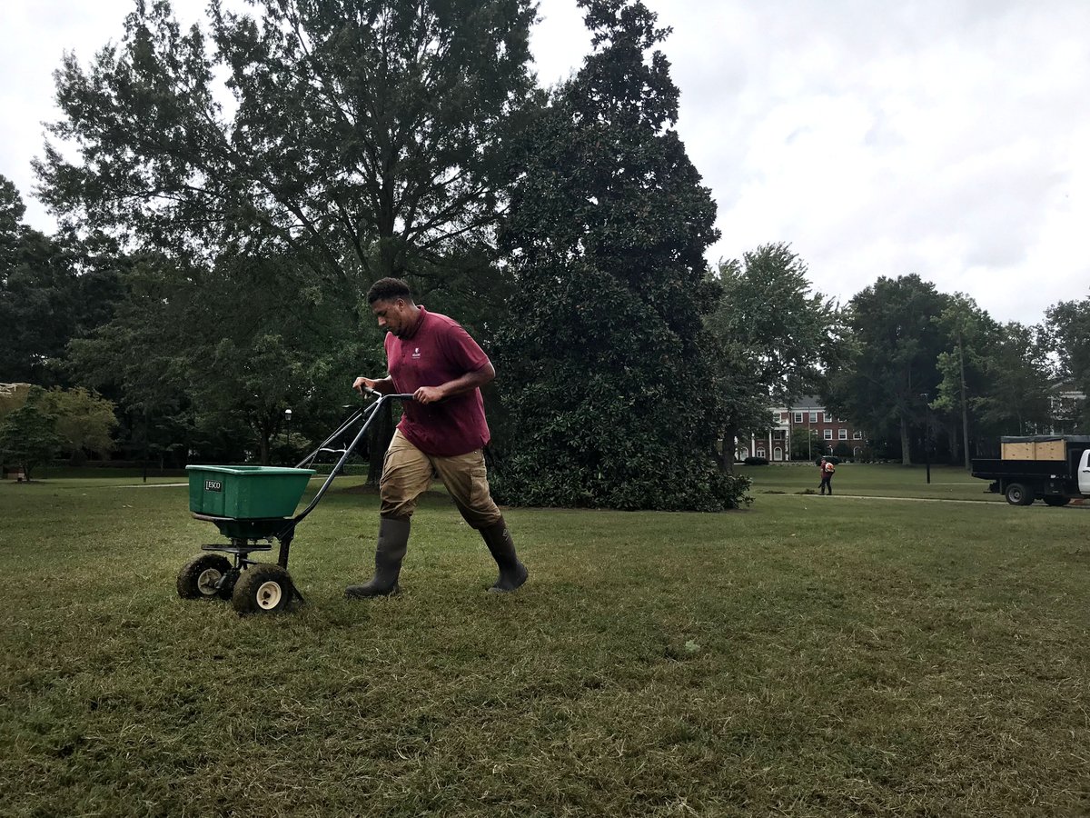 elonuniversity's tweet image. It&apos;s a bit quieter than a typical #Elon Friday, but there&apos;s still plenty of activity on campus despite the approaching storm. #elonhurricane