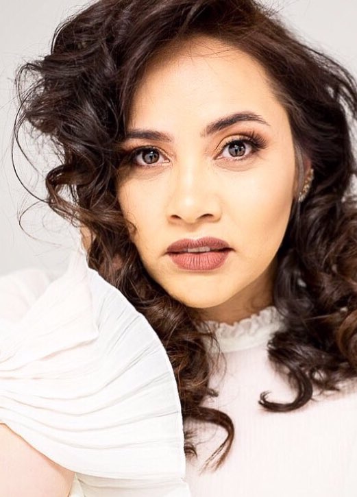 RhodaDavids's tweet image. Learn to apply lashes like a pro at the next @onqmakeup #LashBash 27 Oct @RadissonREDcpt - Pick your favourite pair as part of the exclusive offer. I’m wearing Fierce💥 Onqmakeup.com 📷@michi_mashi88