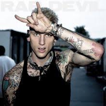 pyewaw's tweet image. Let's settle this,who's the GOAT 🐐

RT for Eminem,like for Machine Gun Kelly

#KILLSHOT