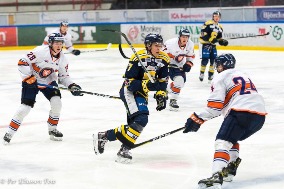 Seriepremiär &amp; vinst mot FBK, för jävla skönt!💙💛 #twittssk #täljekebab