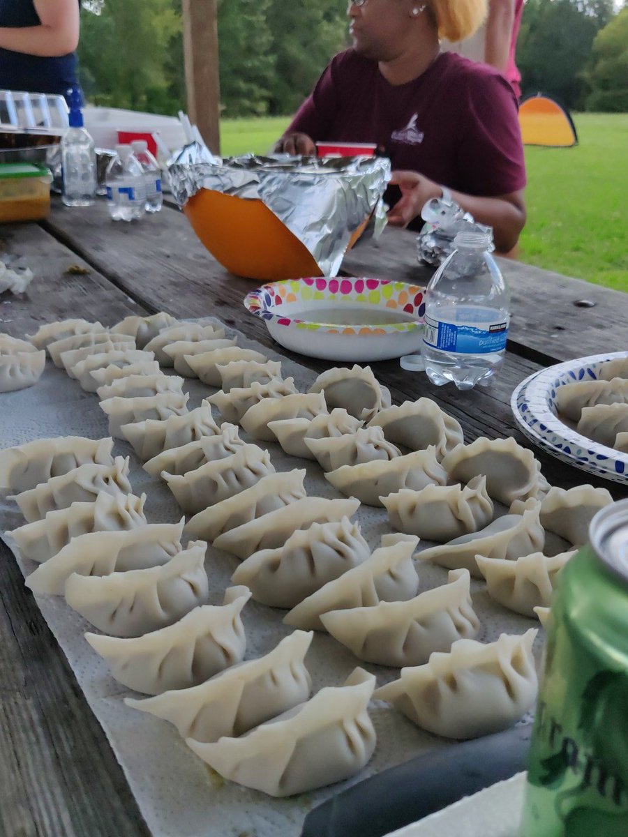 dbastardo27's tweet photo. Momo party with the #ChiLab at @ShelbyFarmsPark! #PhDchat https://t.co/X8toCO7E7c