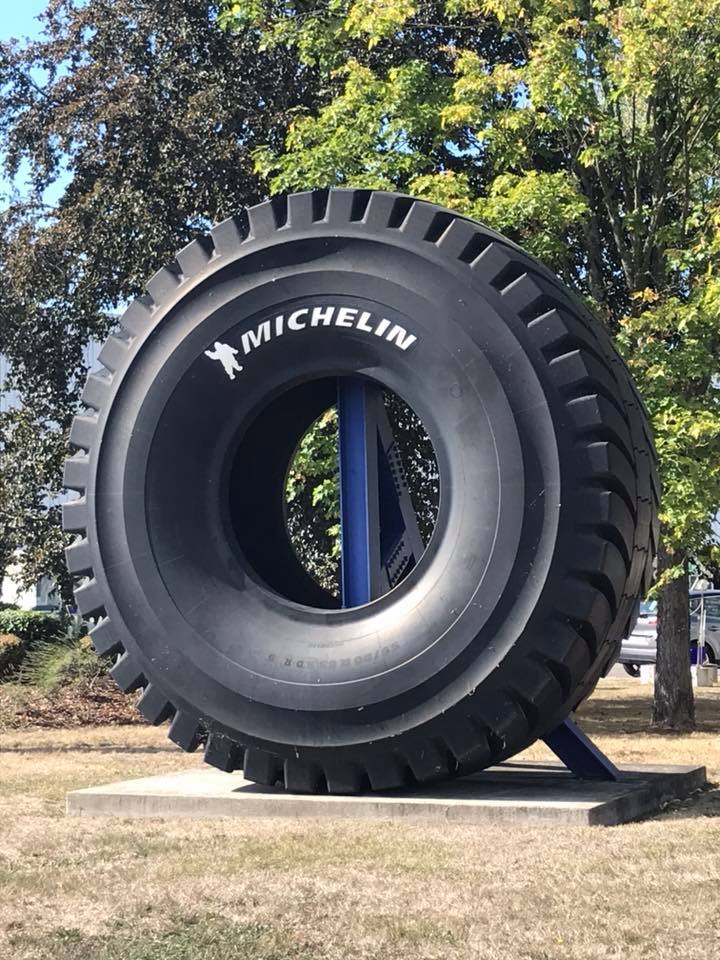 Nathalie Griesbeck On Twitter En Visite A L Usine Michelin De Blanzy En Saoneetloire Je Suis Tres Impressionnee Par Le Plus Gros Pneu Du Monde 5 5 Tonnes Petit Instantane Du Savoir Faire