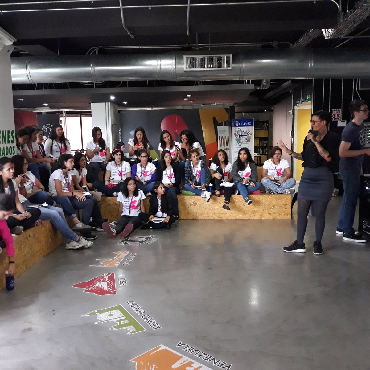ChamaTech_'s tweet photo. #ChamaTechCamp2018 Día 1

Taller sobre #redessociales

Profe Isbelt Venegas

En @WayraVE https://t.co/T622Fp5RaB