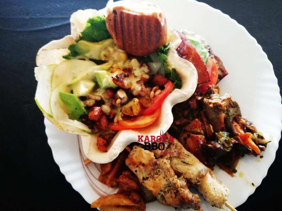 Karoka237's tweet photo. Tacos Alarm SUR COMMANDE (tel:674672040) composé votre propre tacos comme ça vous chante 🤤😋🥓🥩🌮😋
#YouNeedIt #KarokaBBQ #porktomahawk #cambuger #platano #yaoundé #cameroun #junkfood #tacoalarm #tacos #foodporn #guacamole #splendideats #sausage #saucisse https://t.co/77LYGft3mD