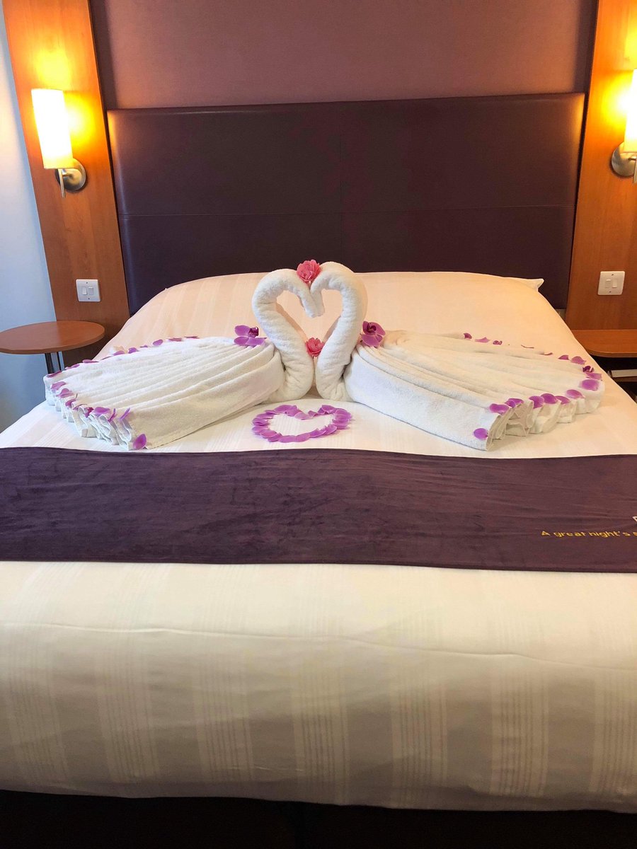 Folkestone_PI's tweet photo. Housekeeping appreciation week! Thank you to our wonderful housekeeping team on these stunning swans as part of our team building competition! We wouldn’t be able to run the hotel without you! 👍🏻😃 @RobbGoble @RikkiQuinlan #purplepride https://t.co/lWSFWmi3HV