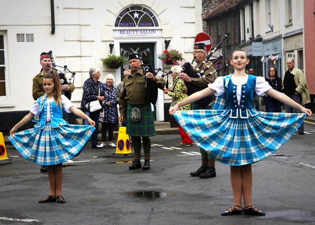 Who is excited as we are for Holt 1940's weekend starting tomorrow! 
We will be serving a 1940's inspired menu alongside our other menus 
Book your table now - byfords.org.uk/cafe