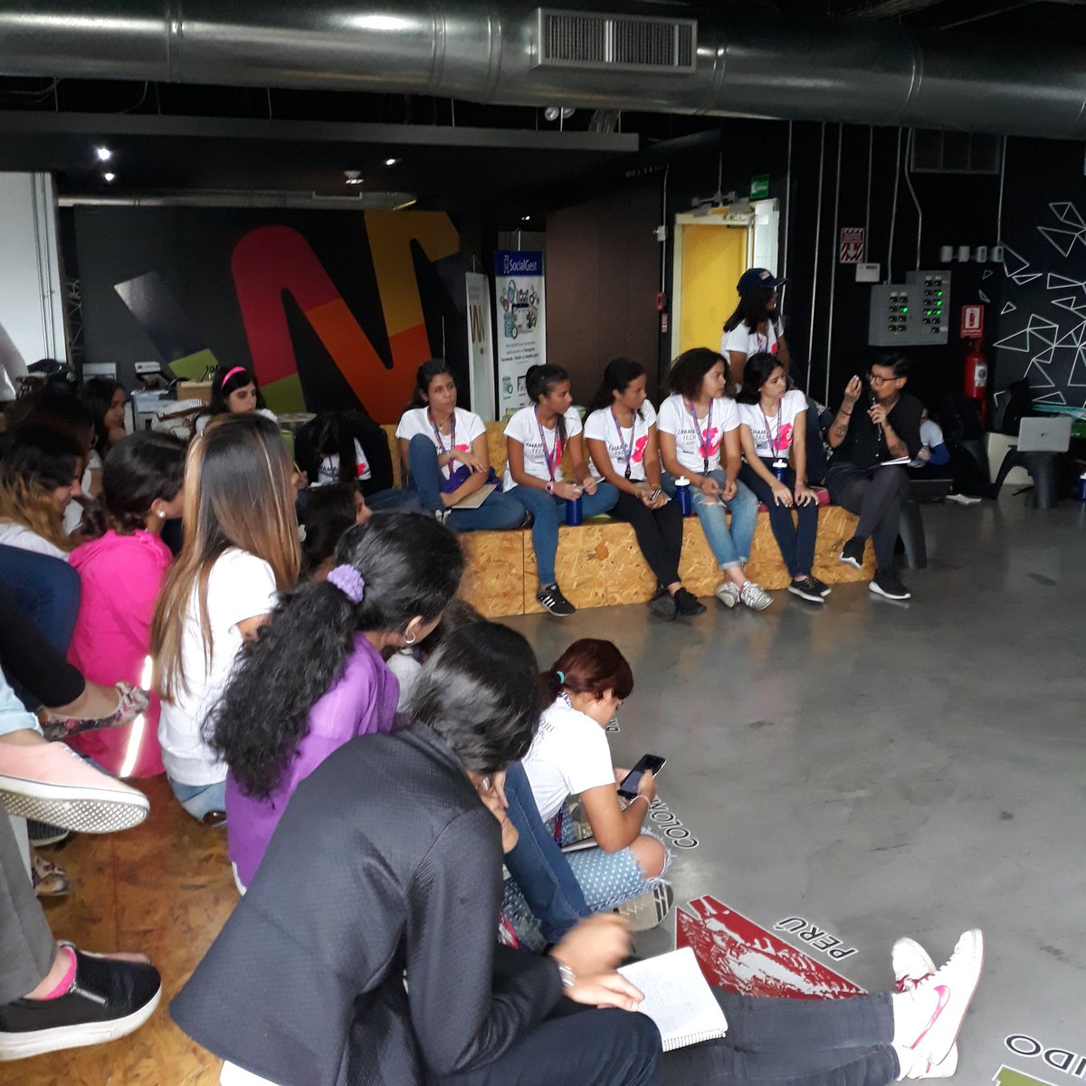ChamaTech_'s tweet photo. #ChamaTechCamp2018 Día 1

Nuestras chamas aprendieron a construir una marca y la estrategia para comunicación en #redessociales

De la mano de Isbelt Venegas

En @WayraVE https://t.co/5p4bScsYNP