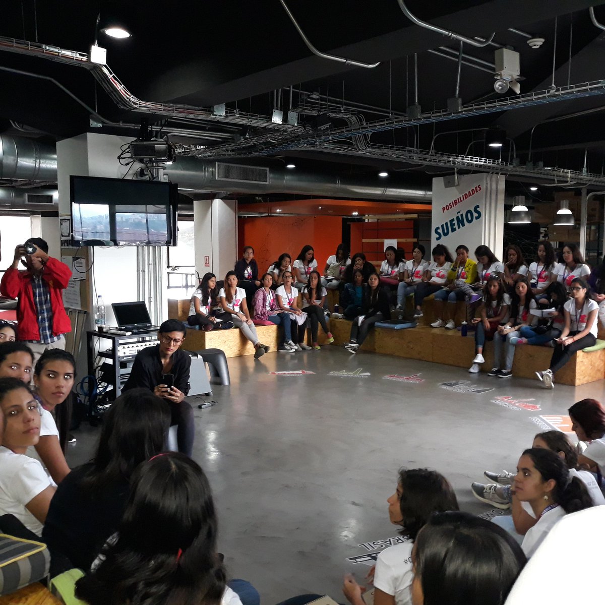 ChamaTech_'s tweet photo. #ChamaTechCamp2018 Día 1

Nuestras chamas aprendieron a construir una marca y la estrategia para comunicación en #redessociales

De la mano de Isbelt Venegas

En @WayraVE https://t.co/5p4bScsYNP