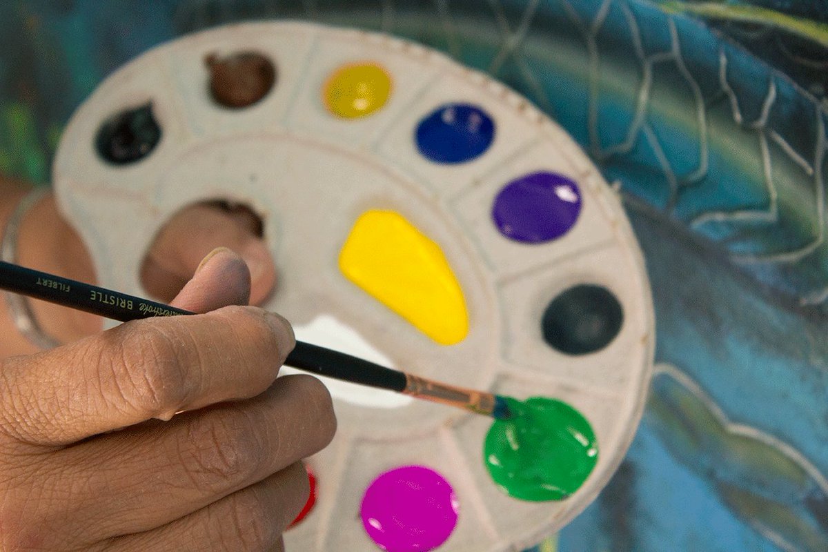 PaintPlates's tweet photo. In 12 Ways Artists Can "Go Greener", Diana Moses Botkin suggests painters "Avoid Washing Pigment Down the Drain", "Limit Paint Waste," and buy art supplies from Green companies. Do all 3 with Paint Plates  recycled paper palettes. https://t.co/pLq5G6c7rX   #recycledartsupplies https://t.co/up3tajq41L