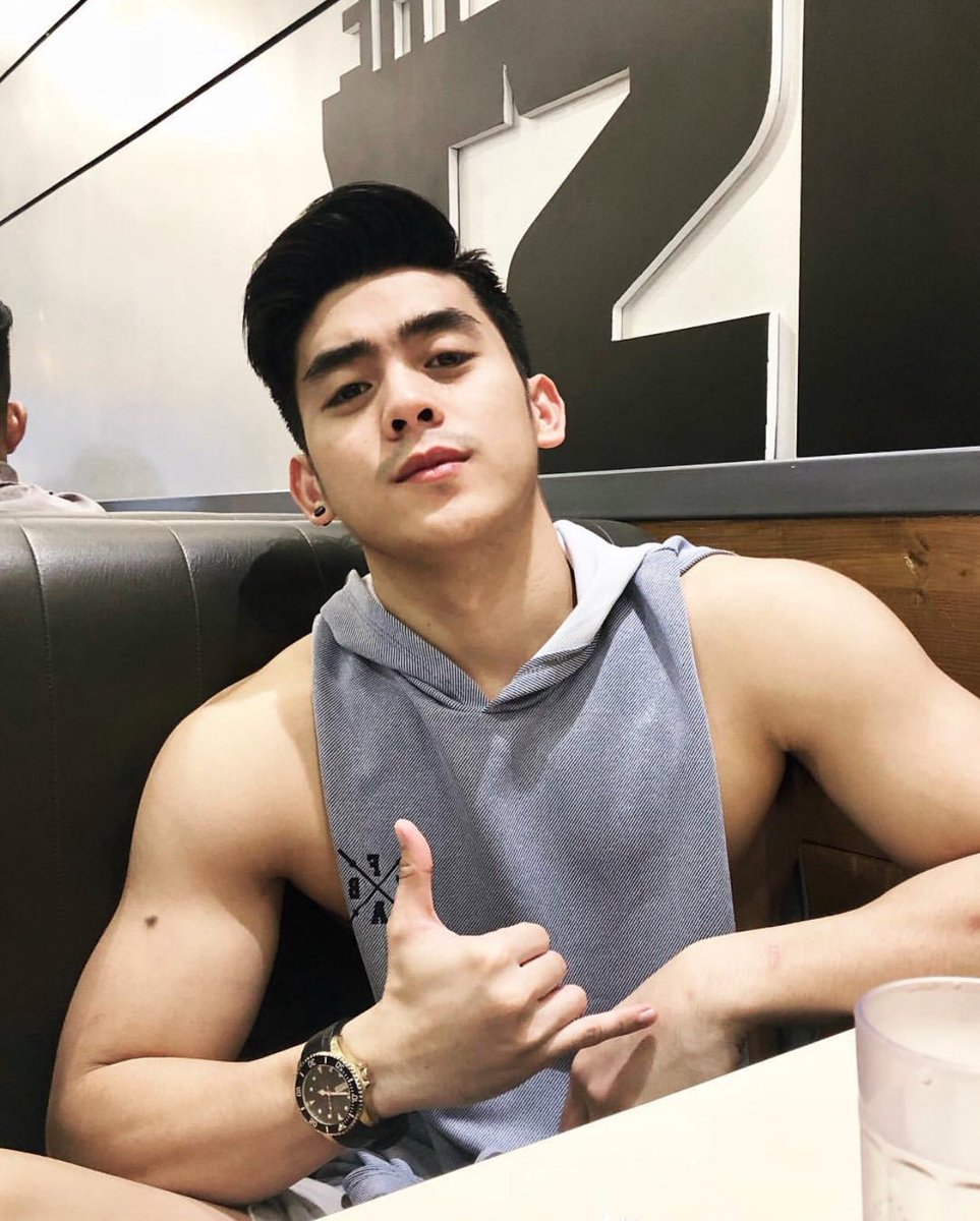 TeaLeafAlter's tweet photo. Pogi nga... wala naman. 🤦🏻‍♂️ https://t.co/qjx5gTUpj1