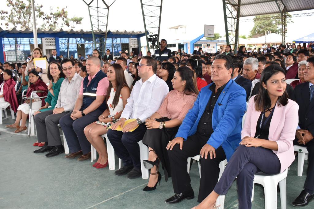 EducacionZ5_Ec's tweet photo. AHORA| Inicia Programa de Promoción de estudiantes #TodosABC en Santa Elena. @fanderfalconi, Ministro de @Educacion_Ec, @GastonGagliardo coord. @EducacionZ5_Ec, Directores Distritales y autoridades de la provincia presiden el acto. https://t.co/eM59kgKLwl
