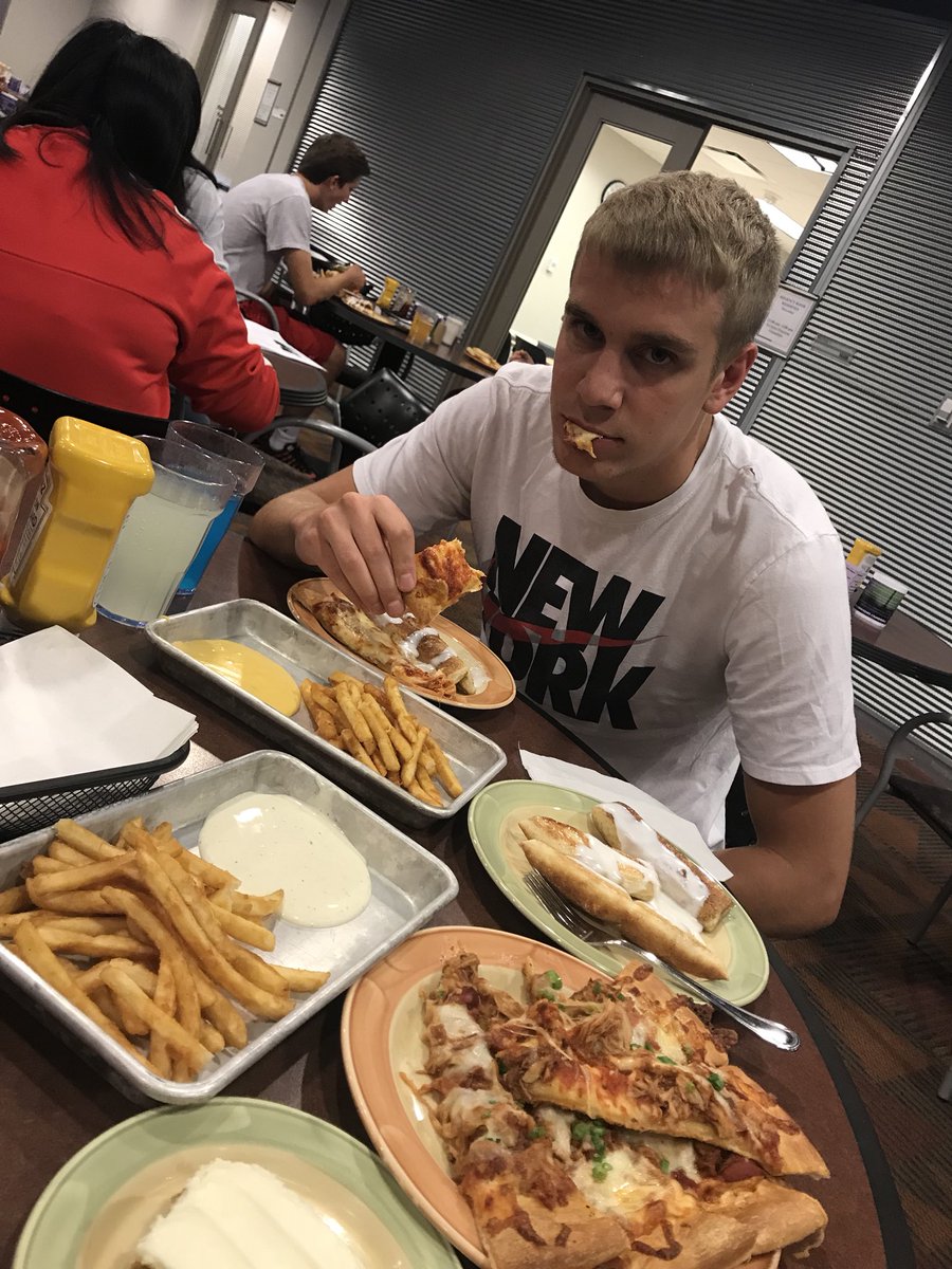 Division6Intra's tweet photo. Wednesday nights MVP Eli Anderson fueled up last night and is ready for a weekend of mental preparation, and consuming nothing but Buschy treats all weekend! All we do is eat baby 😈😈😤 #ROADTOTHEDOME https://t.co/NvZbYMJK9R